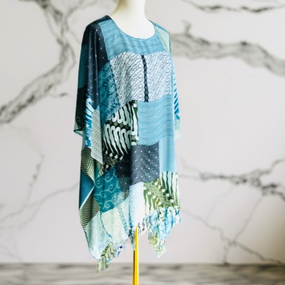 0149/  Batik Rayon Poncho, Bohemian Kaftan Top, Modern Apparel, Multocolor Blue - Picture 4 of 9